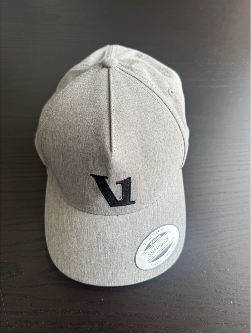 Vuori NWOT Magnitude Hat Heather Grey Tech Snapback Adjustable Cap V831 Classic